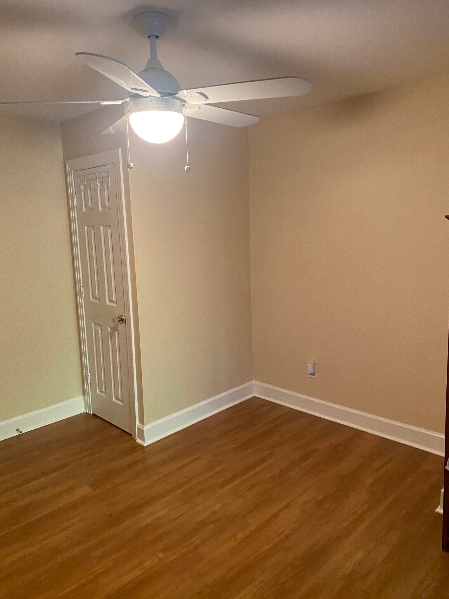 Building Photo - 512 Williams St