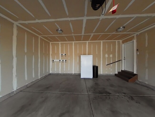 Building Photo - Snow-J3