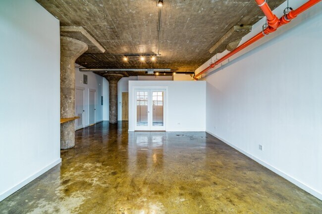 Building Photo - 2620 W Washington Blvd