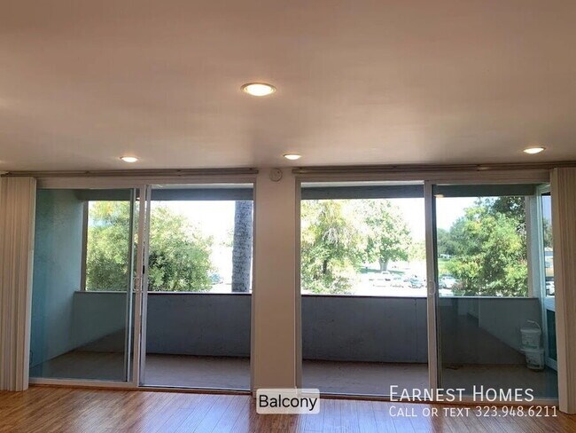 Building Photo - 4915 Tyrone Ave