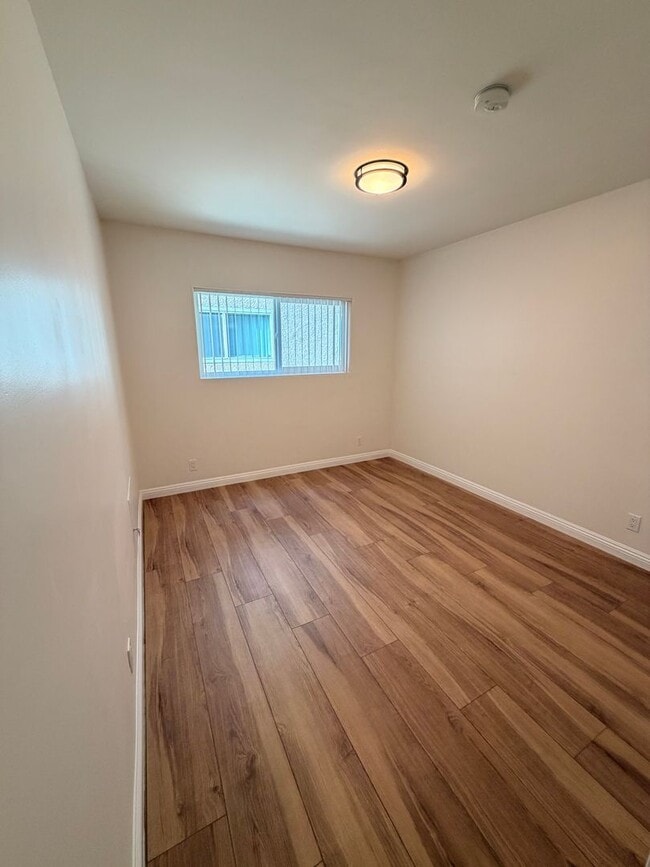 Building Photo - Completely Remodeled 2 Bed, 1 Bath in San Pedro w/ Garage Parking!