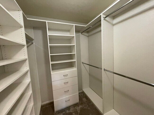 Building Photo - RARE Lake Oswego Bay Community 2Bd/2Ba in ...