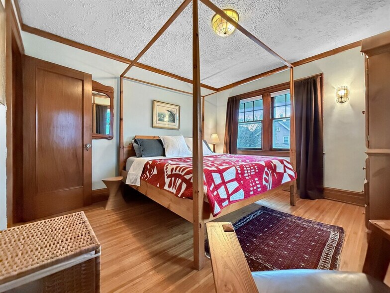 Building Photo - 410 Wellington Ave