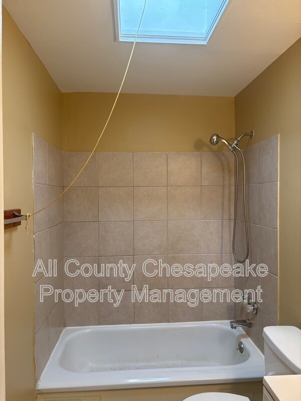 Building Photo - 2825 Eastshire Dr