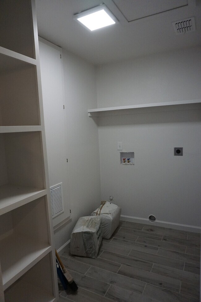 Building Photo - 2114 24th St