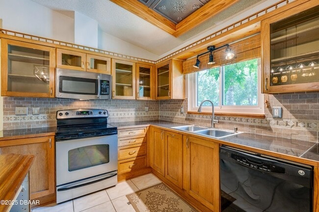 Building Photo - 1045 Amber Cir