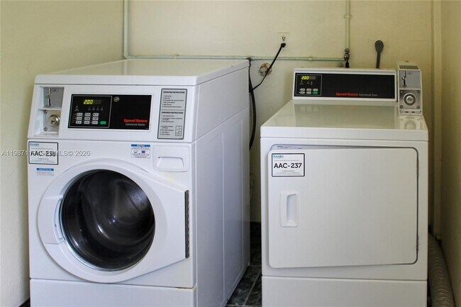 Building Photo - 1750 S Ocean Blvd