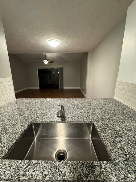 Building Photo - 5082 Ernst Ct