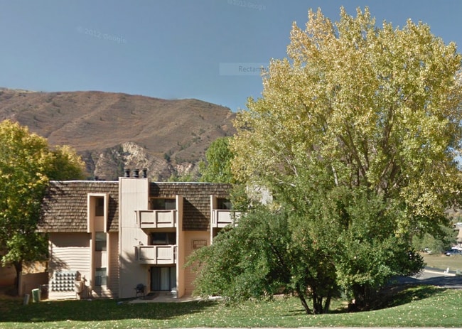 Building Photo - Spacious Condo in Secured Building – Prime...