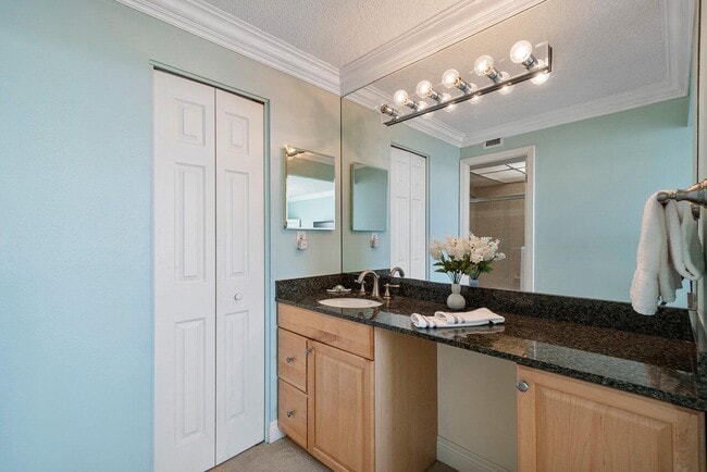 Building Photo - 9 Royal Palm Way