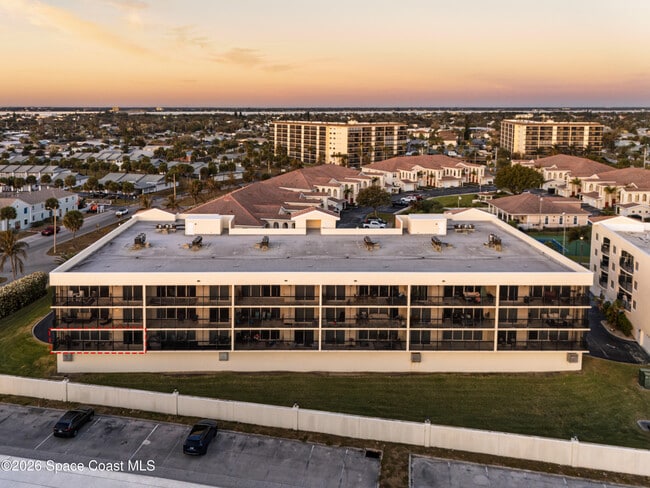 Building Photo - 121 Lancha Cir