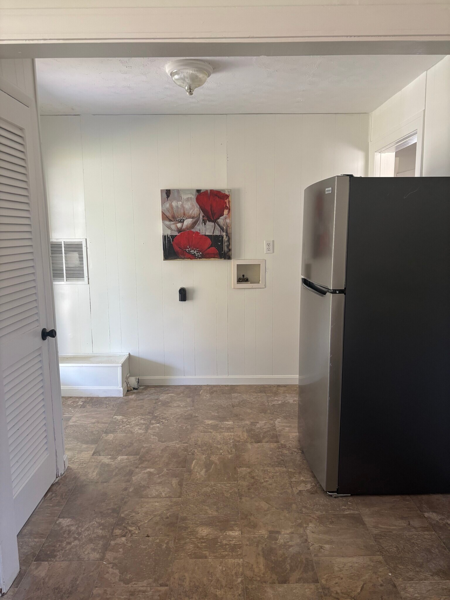 Washer dryer hookups - 7209 Lucille Ave