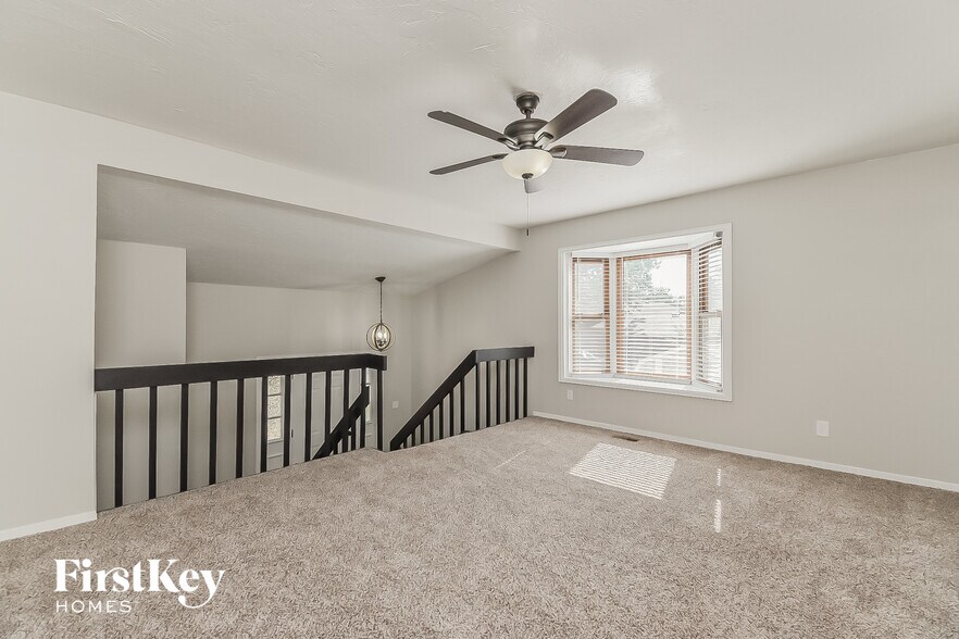 Building Photo - 2273 Farnsworth Dr