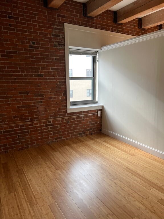 Building Photo - 33 Sleeper St