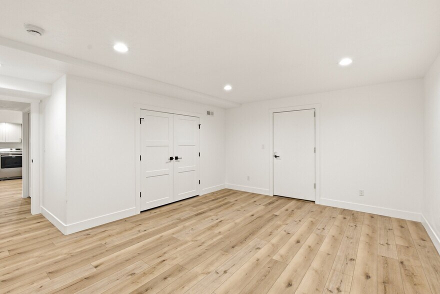 Building Photo - 2453 Brookglen Dr