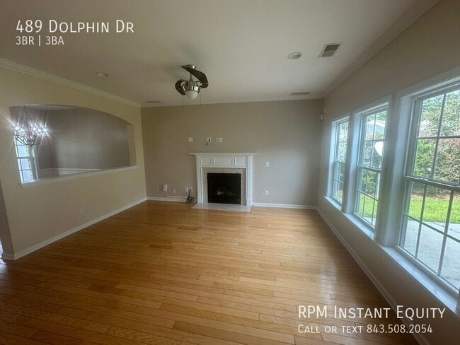 Building Photo - 489 Dolphin Dr