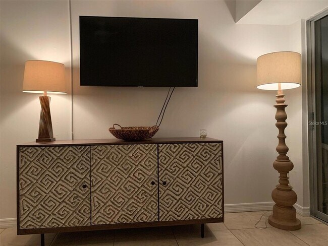 Building Photo - 9200 Midnight Pass Rd