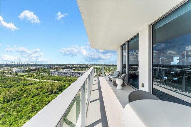 Building Photo - 17111 Biscayne Blvd