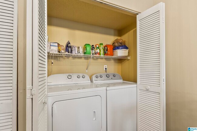 Building Photo - 120 15th St E