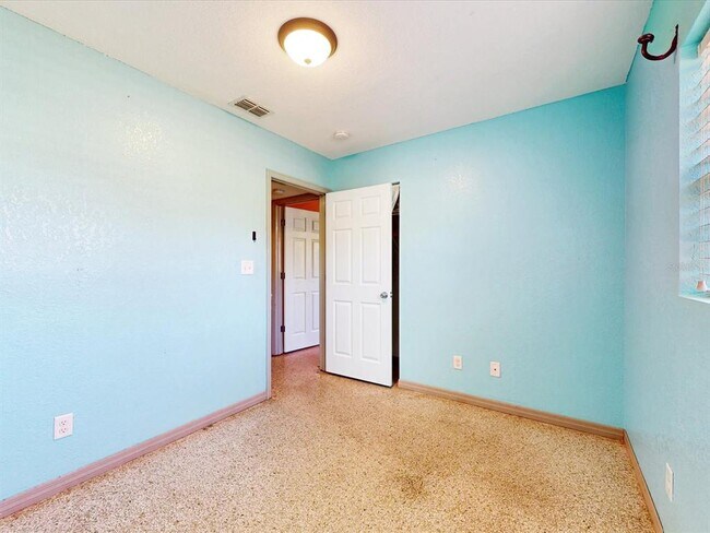 Building Photo - 2502 N Beaumont Ave