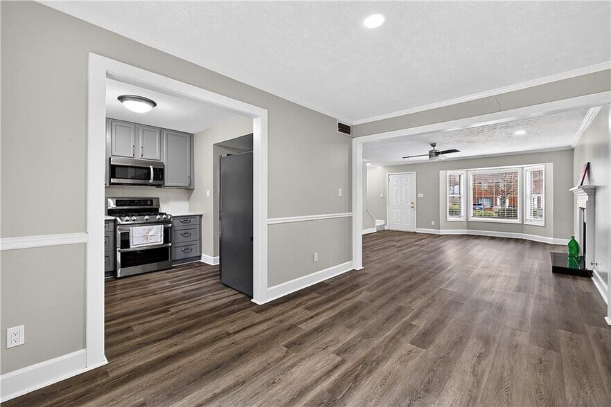 Building Photo - 679 Anderson Walk