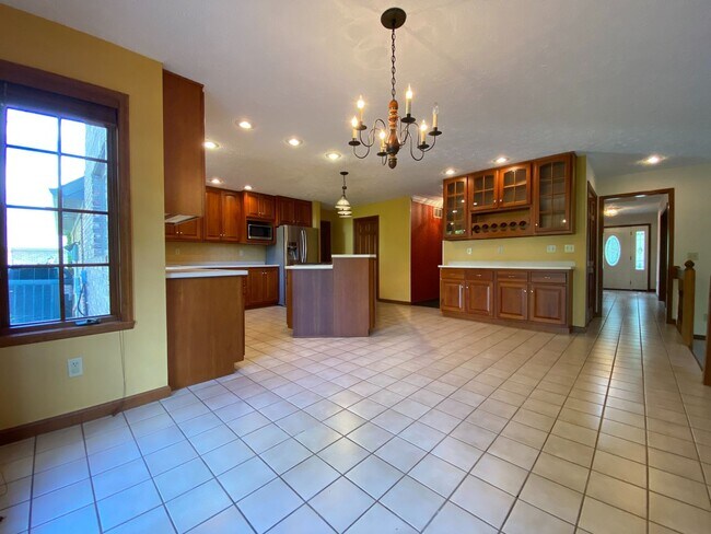 Building Photo - Available July 28th, 2026!