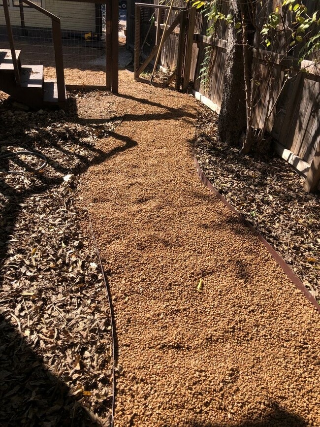 Building Photo - 30th-407 E