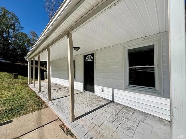 Building Photo - 207 V.E.S. Rd