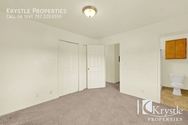 Building Photo - 136 Frisbie St