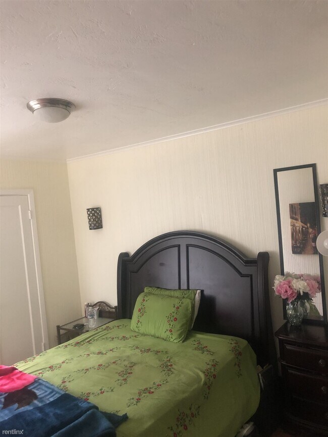 Building Photo - 1 br, 1 bath Townhome - 3722 Clough Avenue