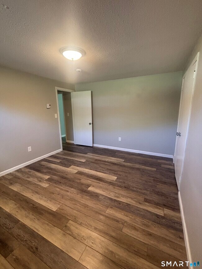 Building Photo - 3 White Oak Rd