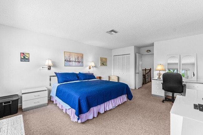 Building Photo - 27 Southport Ln