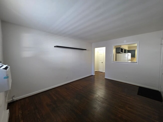 Building Photo - DVI122#-DJ