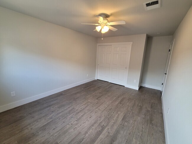 Building Photo - 303 Edgewood Cv