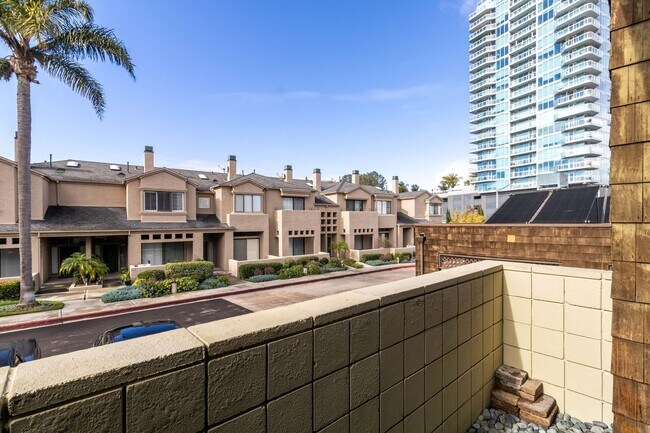 Building Photo - Beautiful 1 bedroom, 1 bath condo in La Jolla