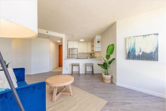 Building Photo - One bedroom one bath in Highly Desirable B...