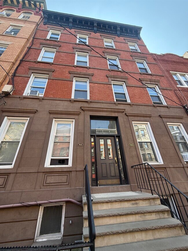 Building Photo - 913-915-915 Willow Ave