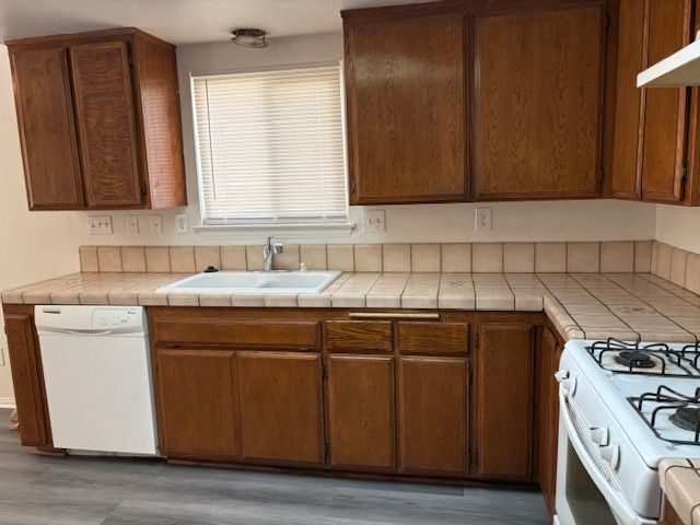 Building Photo - 14256 La Paz Dr