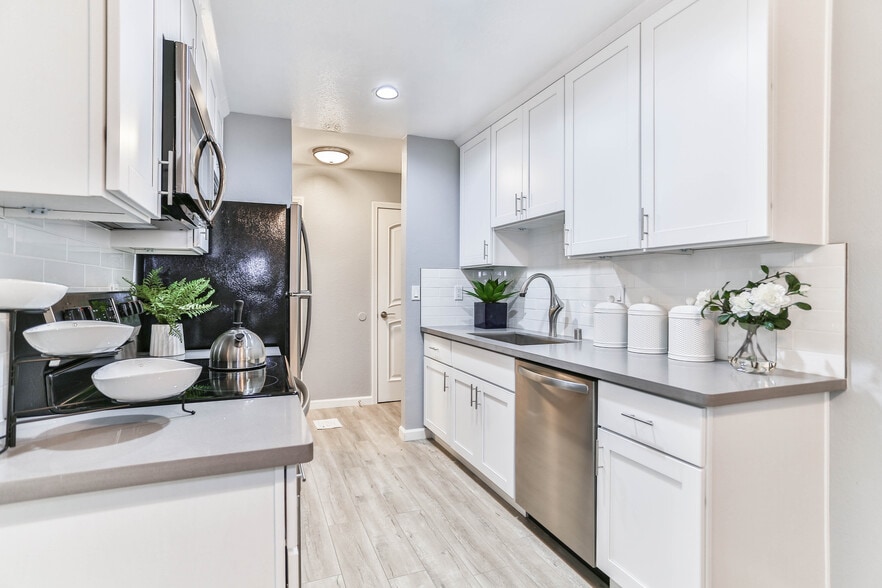 Stainless Steel Kitchen - 47112 Warm Springs Blvd
