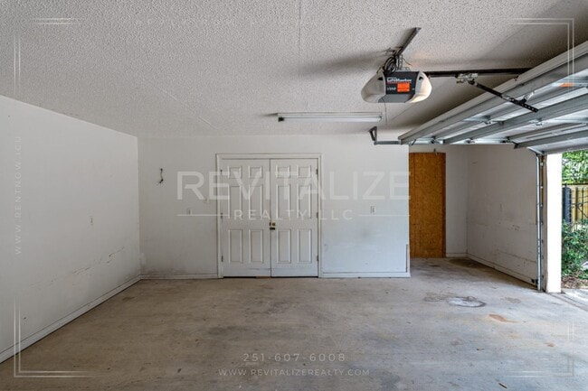 Building Photo - COMING SOON!!!   Beautiful 3 Bedroom/3 Bathroom Home in Semmes!