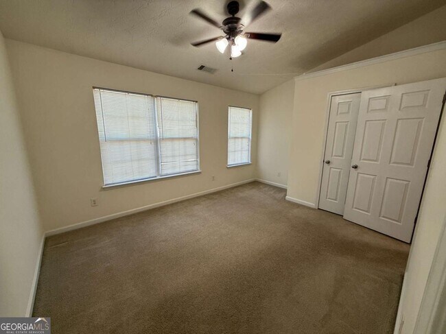 Building Photo - 2729 Heathrow Dr