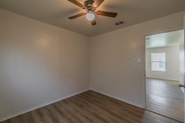 Building Photo - 213 Cres Ridge Dr