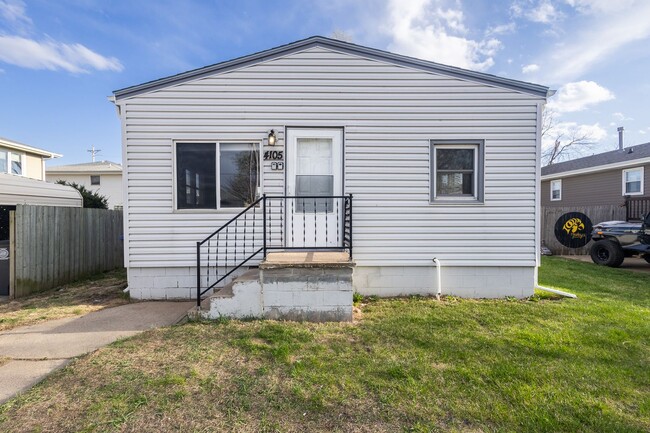 Building Photo - Renovated 1-Bedroom Home with Spacious Bac...