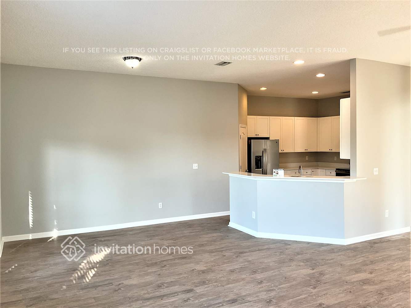 Building Photo - 706 Porta Rosa Circle