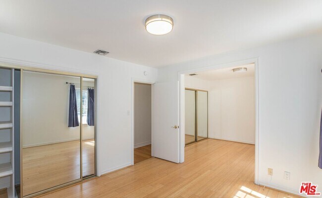 Building Photo - 12694 Montana Ave