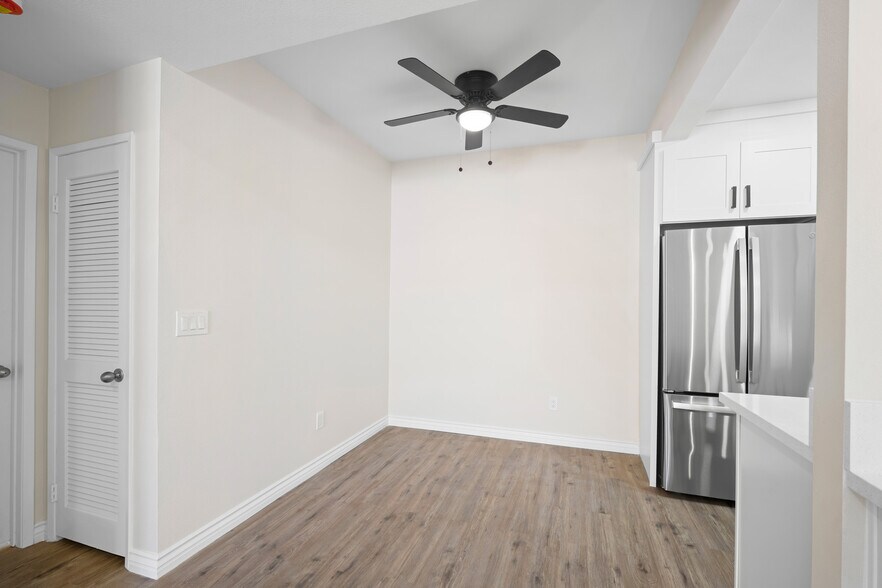 Building Photo - 23735 Del Monte Dr