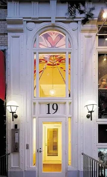 Building Photo - 19 St Marks Pl