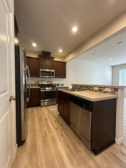 Building Photo - 17634 SW Devonshire Way