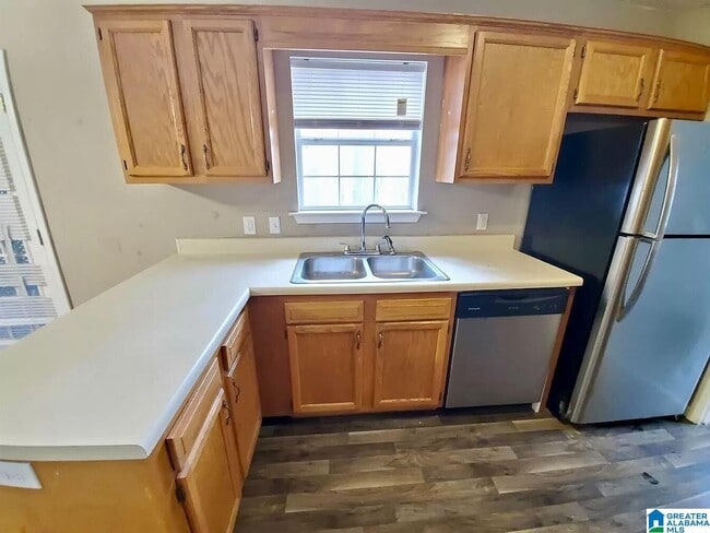 Building Photo - 620 15th Ave NW