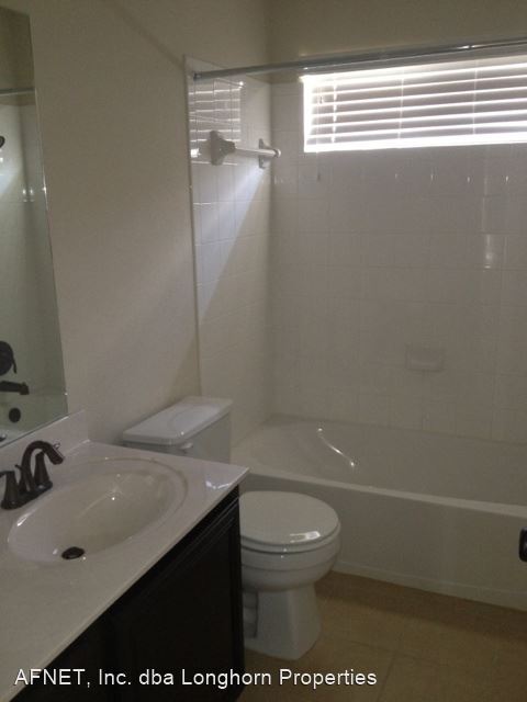 Building Photo - 3 br, 2.5 bath House - 4907 Old Homestead St